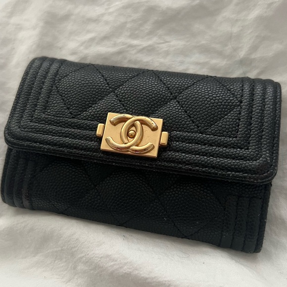 👑✅PRICE FIRM✅ Small Black Fashion Card Case with Gold Front Button Plate - Picture 11 of 15